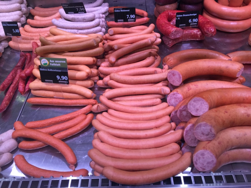 charcuterie-MENTON-min_sausages_meat_butchery-1069321